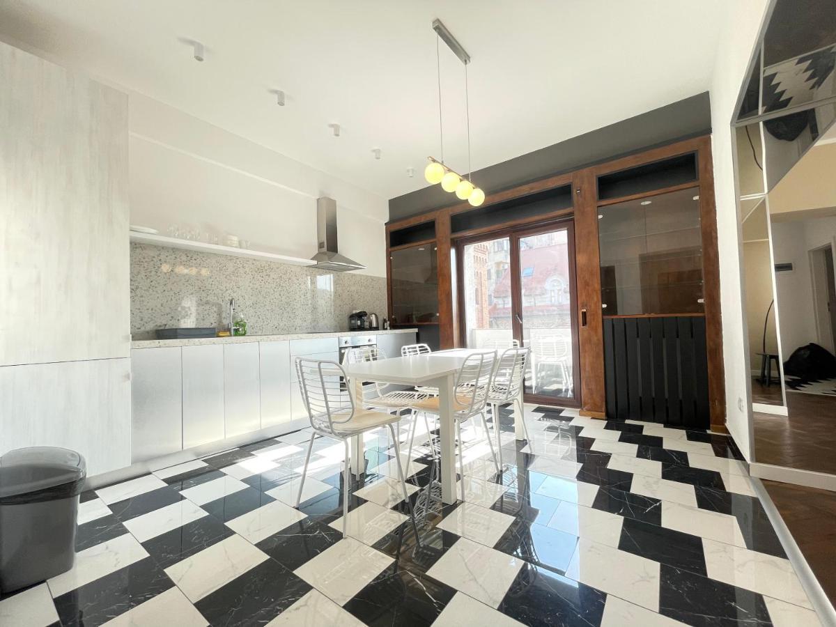 Elegant Two Bedrooms Apartment Bukares Bagian luar foto