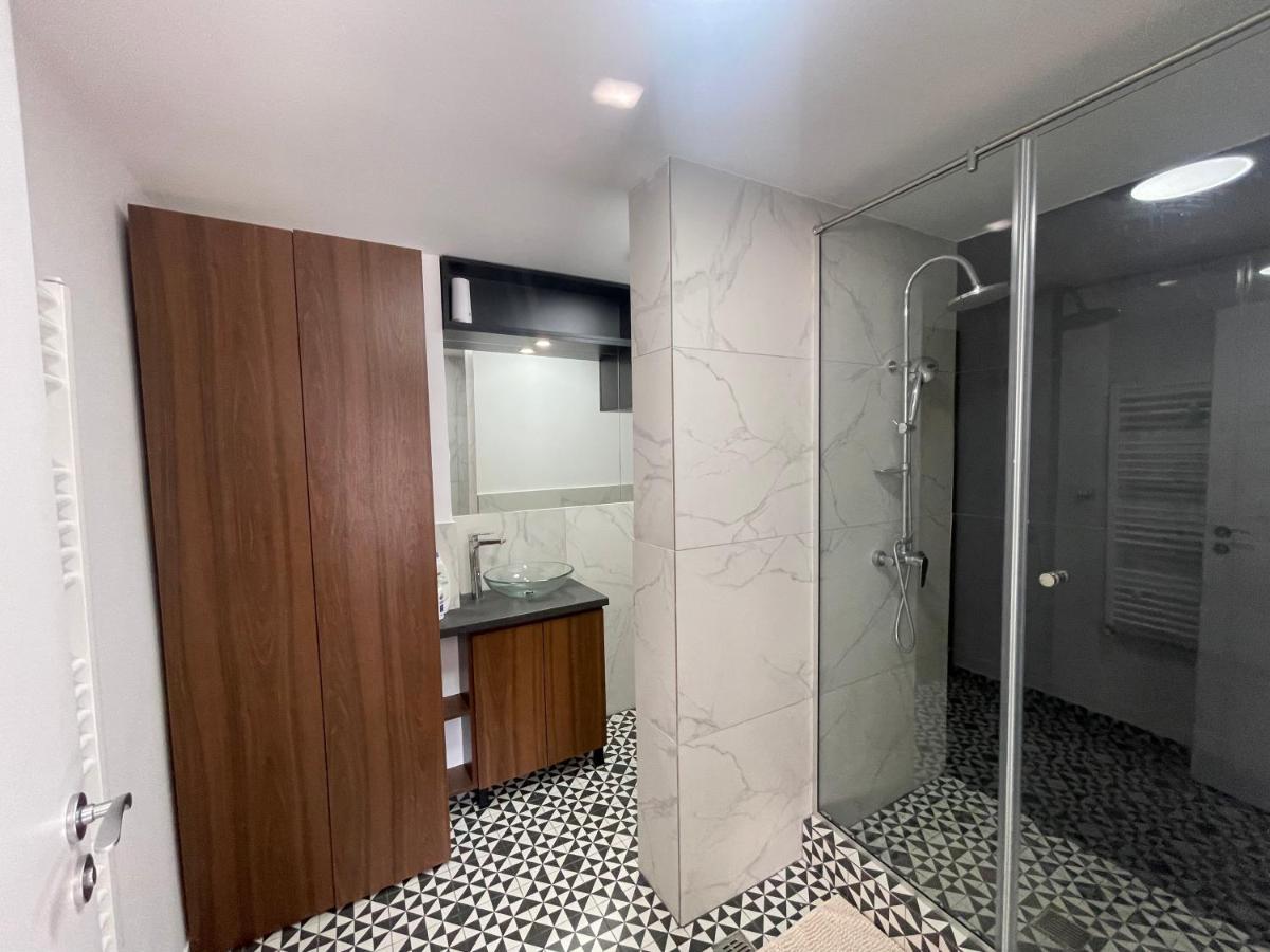 Elegant Two Bedrooms Apartment Bukares Bagian luar foto