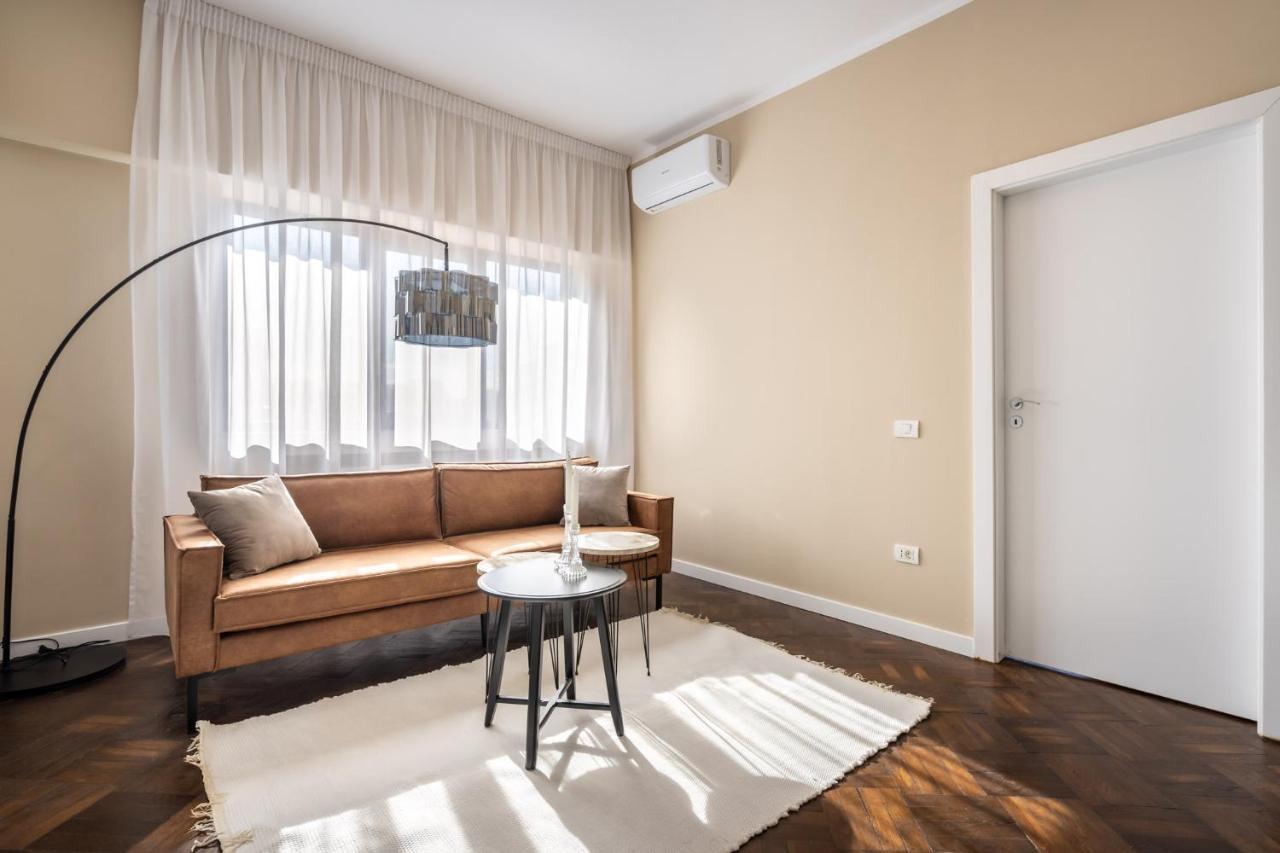 Elegant Two Bedrooms Apartment Bukares Bagian luar foto