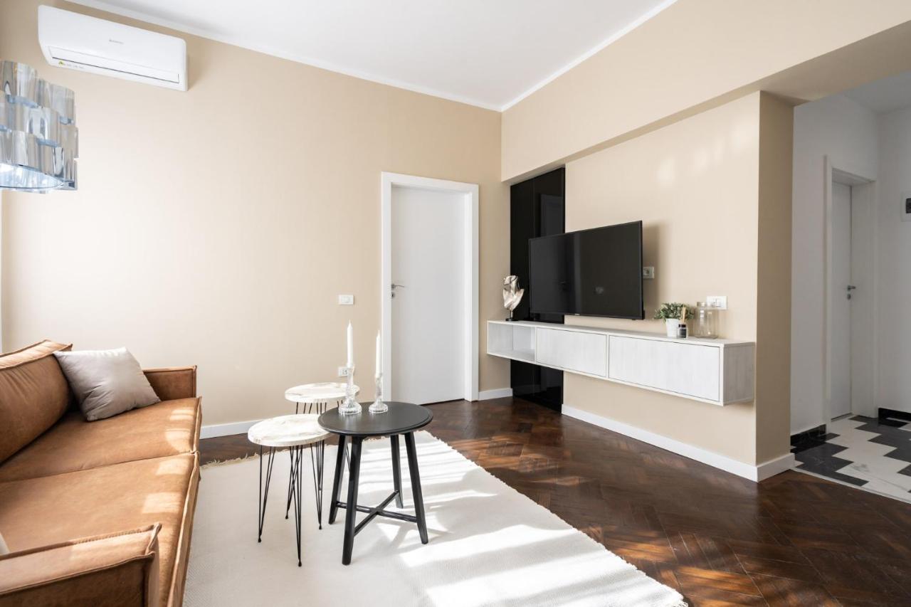 Elegant Two Bedrooms Apartment Bukares Bagian luar foto