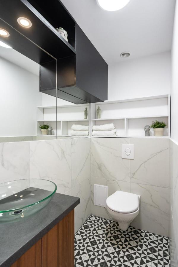 Elegant Two Bedrooms Apartment Bukares Bagian luar foto