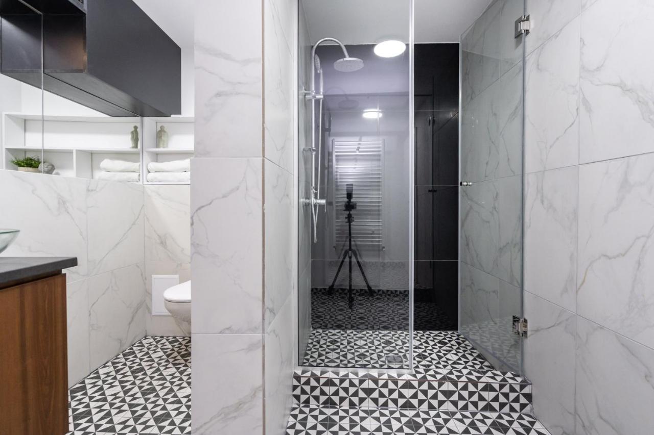 Elegant Two Bedrooms Apartment Bukares Bagian luar foto