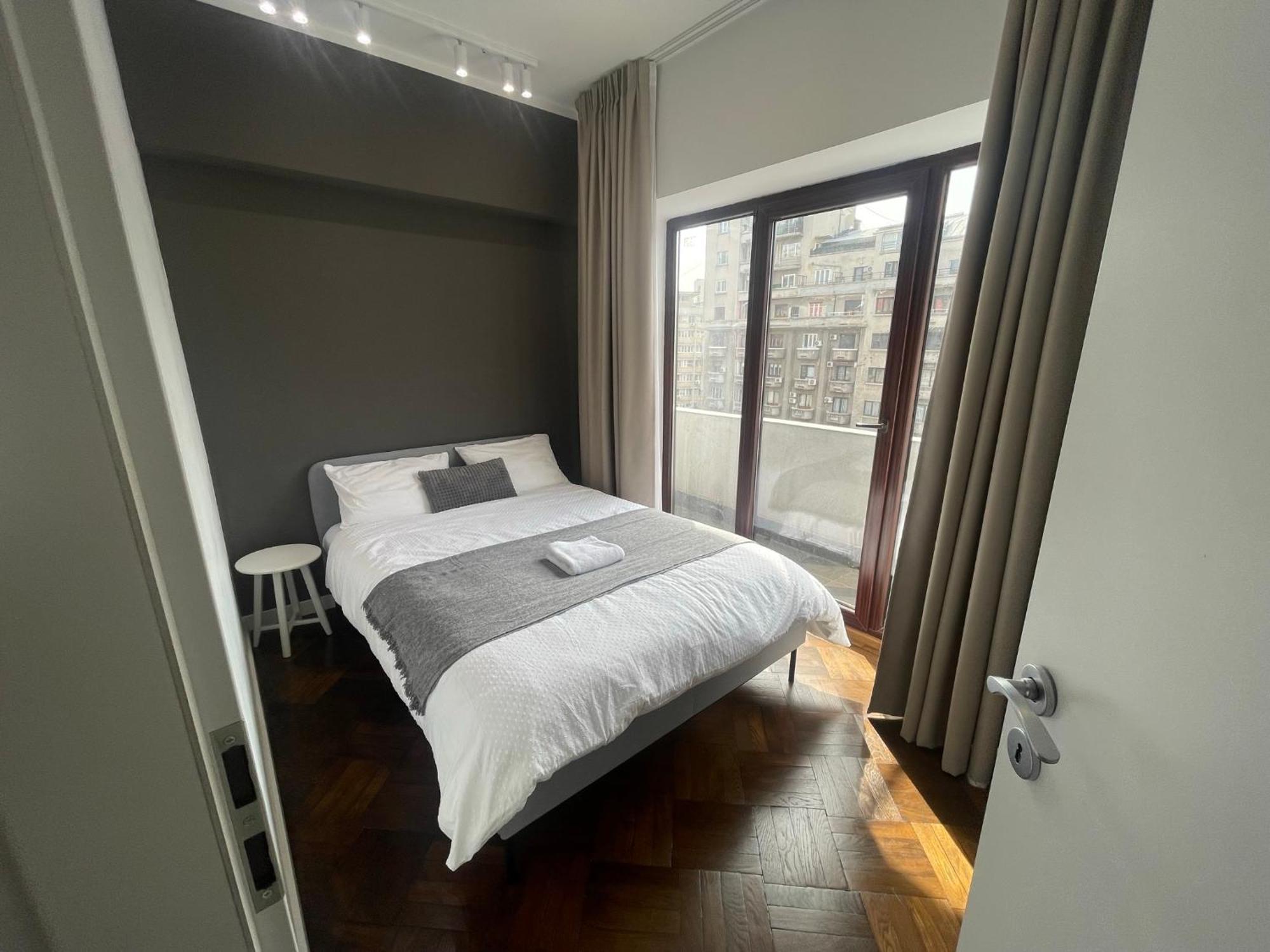 Elegant Two Bedrooms Apartment Bukares Bagian luar foto